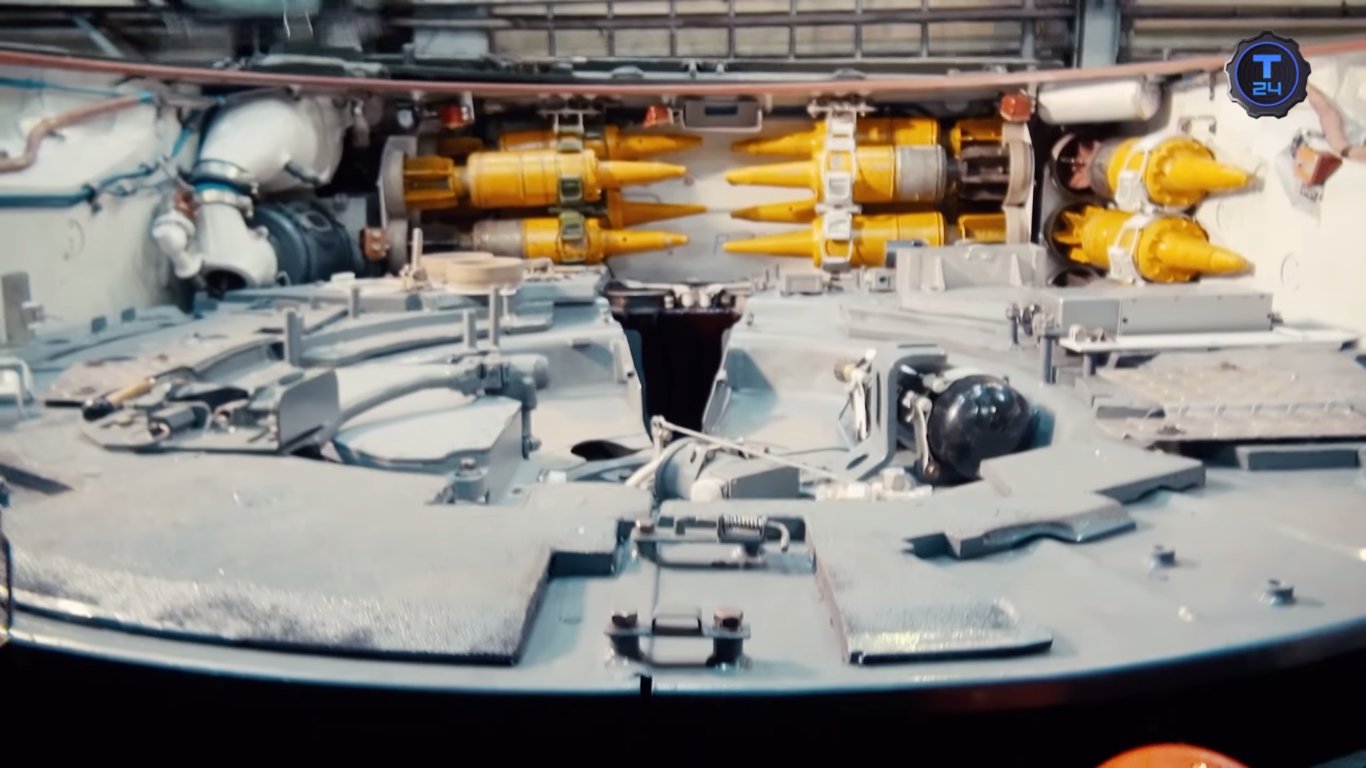 T-72B engine compartment: unprotected ammo and fuel tanks exposed