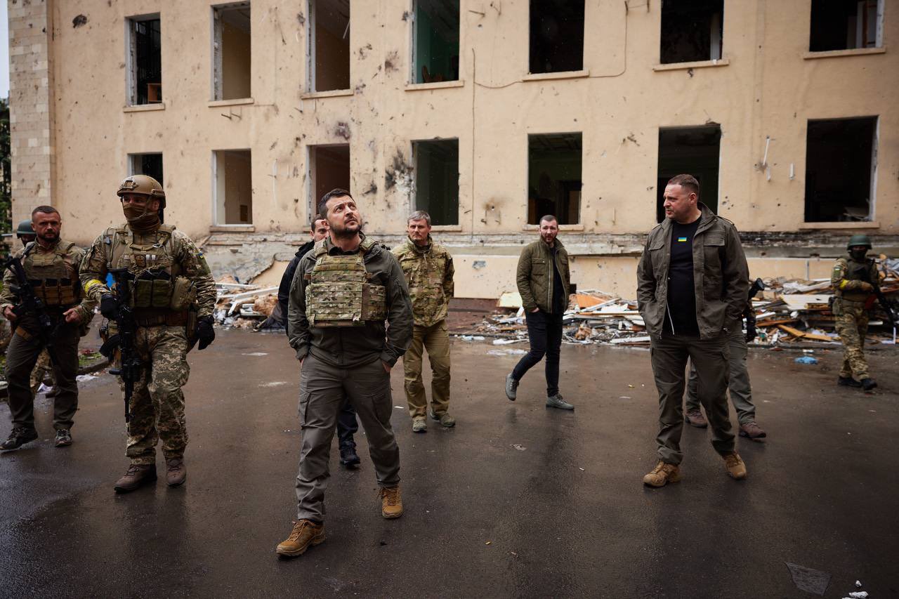 Zelensky visits eastern Kharkiv, awards troops