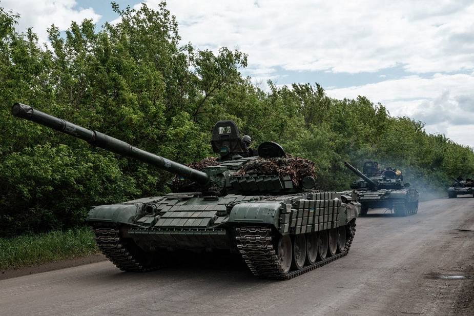 Ukrainian T-72M1 upgraded with ERA