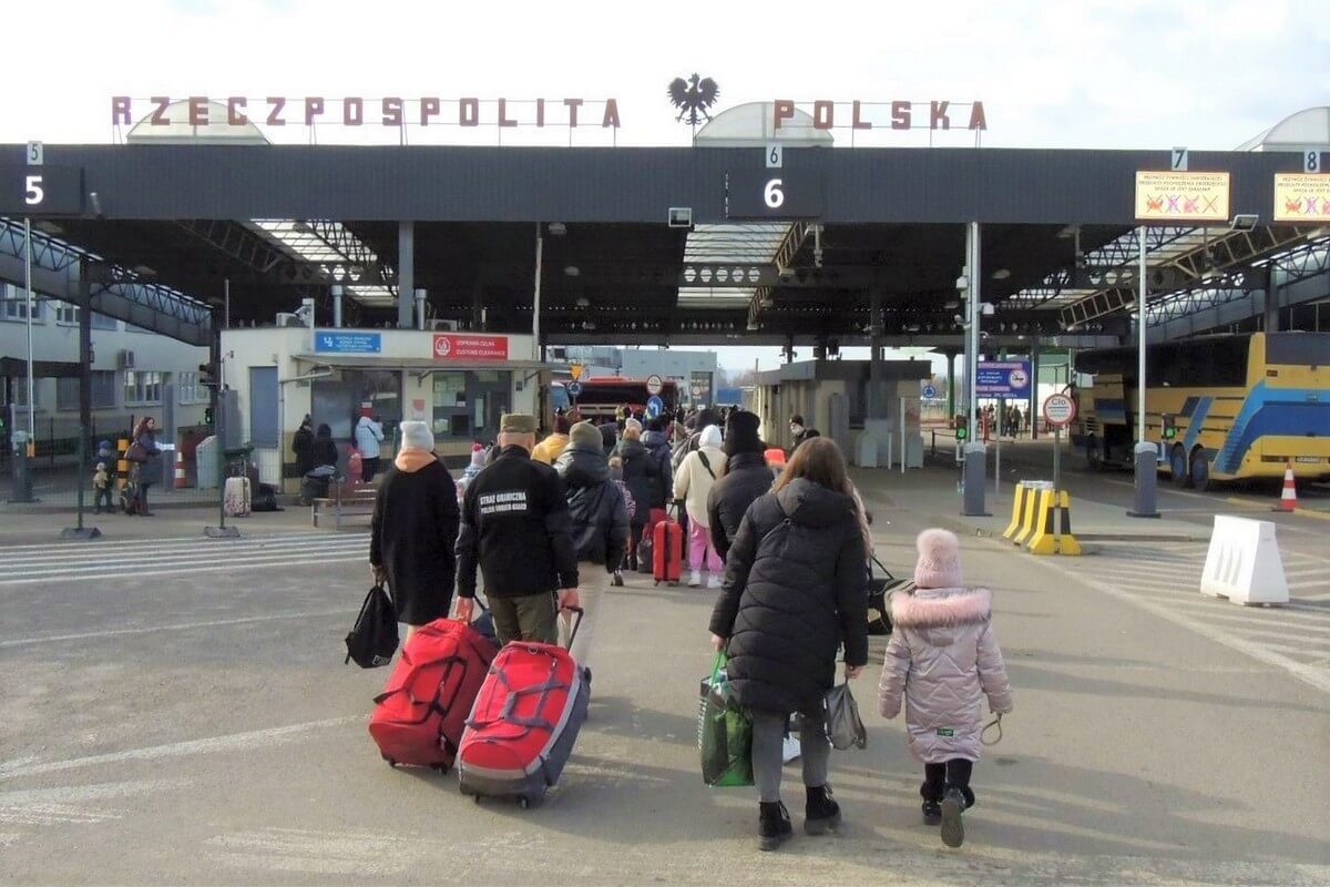 Poland to require Ukrainian refugee children to attend local schools