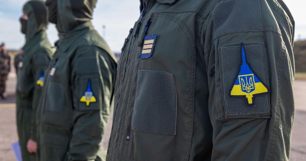 Three Ukrainian pilots in Mirage 2000 training