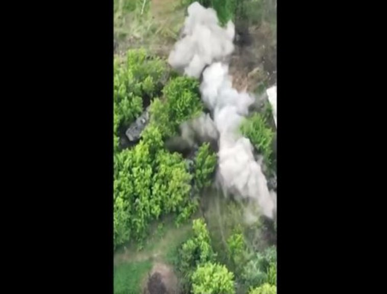 Ukrainian artillery destroys Russian APCs on Donets bank