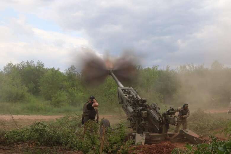 Ukrainian artillerymen destroy occupiers in Donbas
