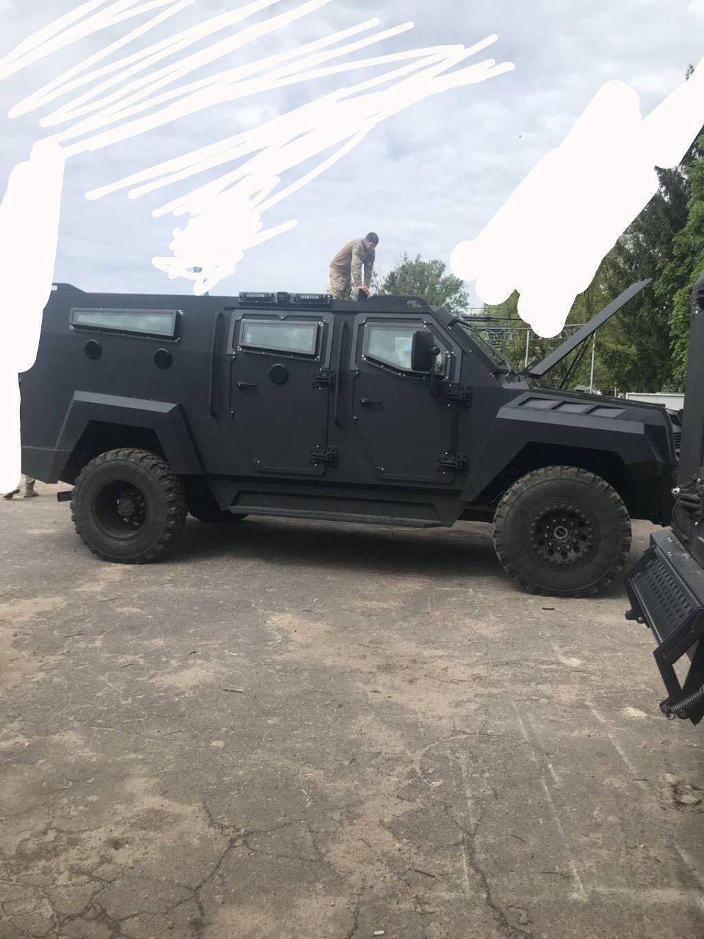 Eight Canadian Roshel Senator APCs in Ukraine