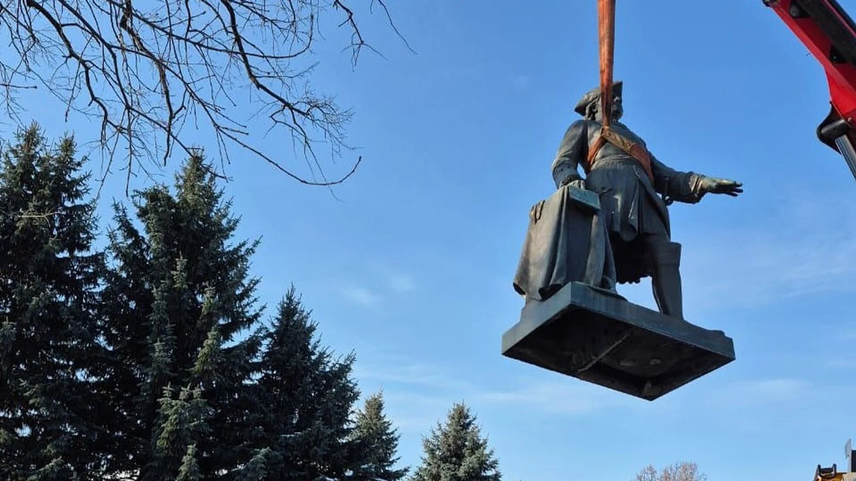 Monument to Russian Emperor Peter the Great dismantled in Poltava