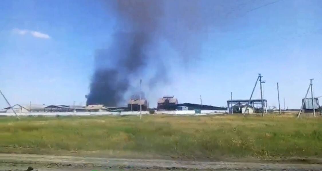Warehouses in Kiselyovka burn after shelling