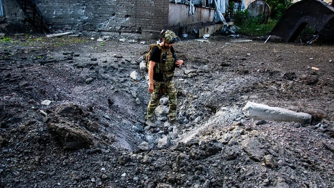 Russian troops near Myrnohrad