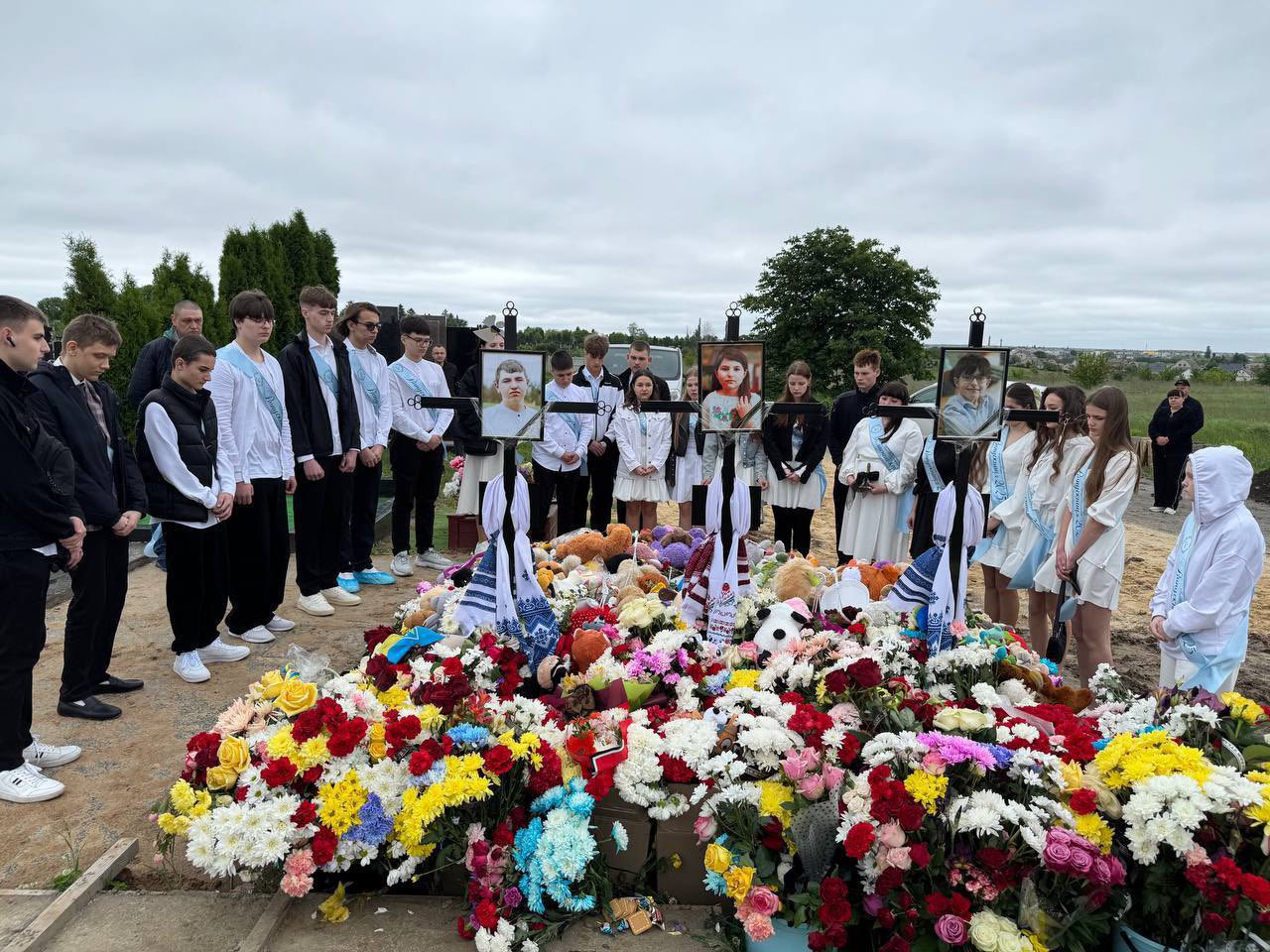 Ukrainian children mourn classmate killed in Russian strike on last school day