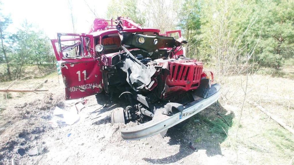 Firefighters and a tractor driver blew up on mines in Kyiv region