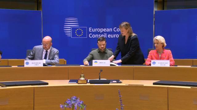 Ukraine and EU sign security guarantees agreement with €50 billion support
