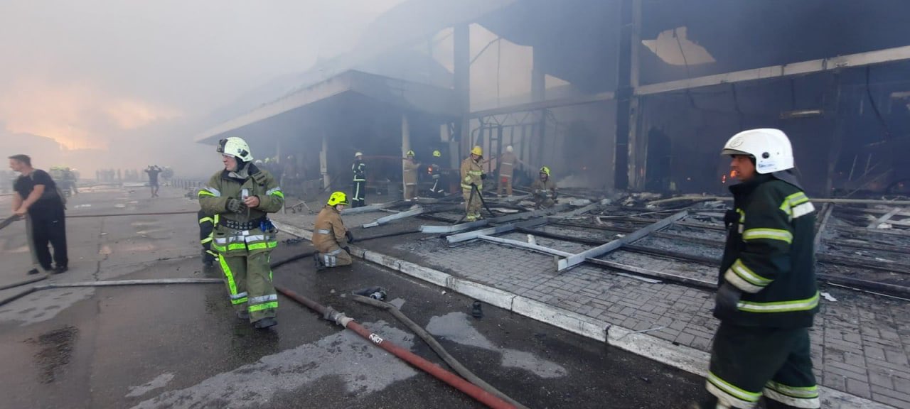 Kremenchuk attack: 20 injured, 2 dead, rescue ongoing, call for weapons