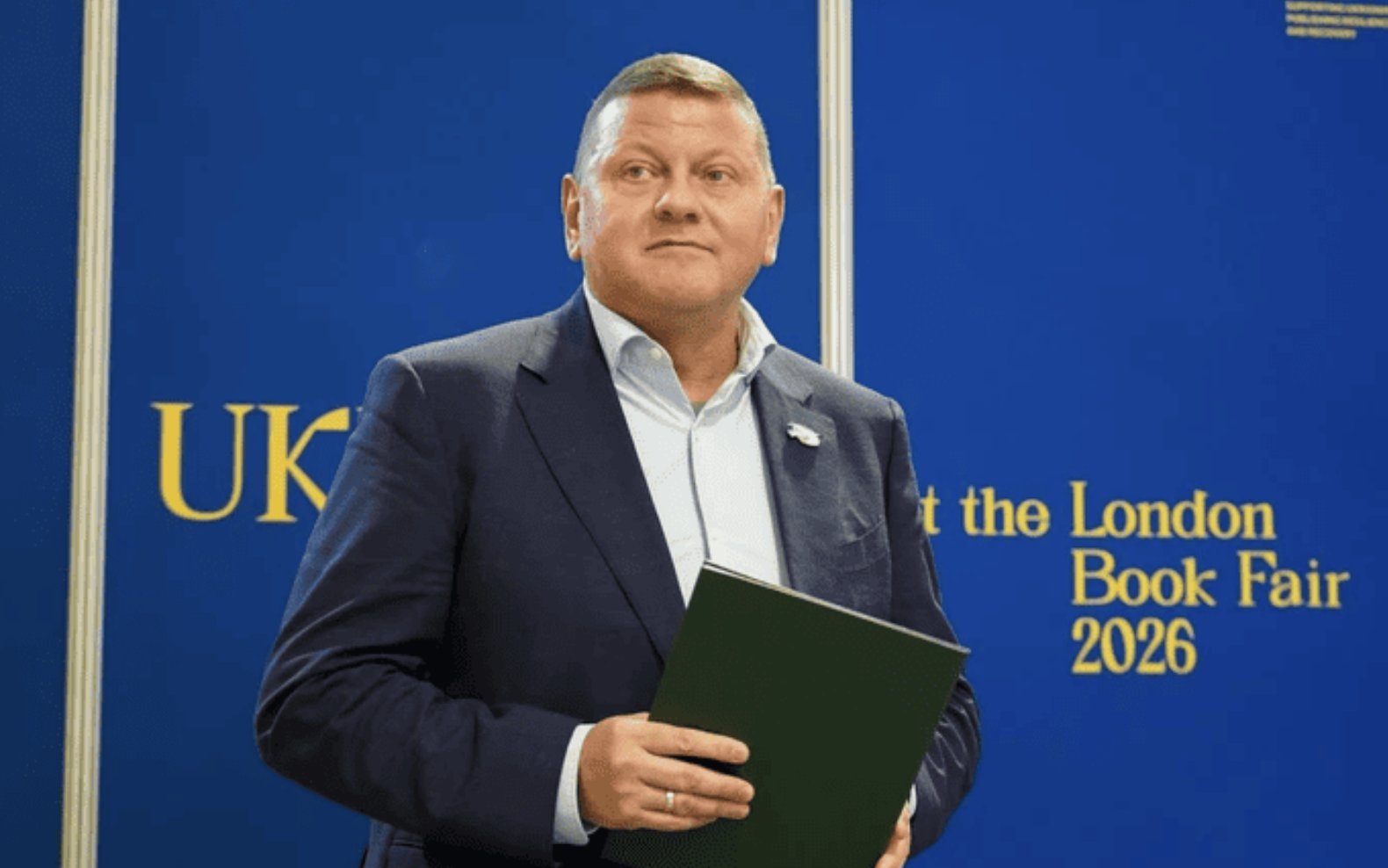 Zaluzhnyy Opens Ukrainian Stand at London Book Fair