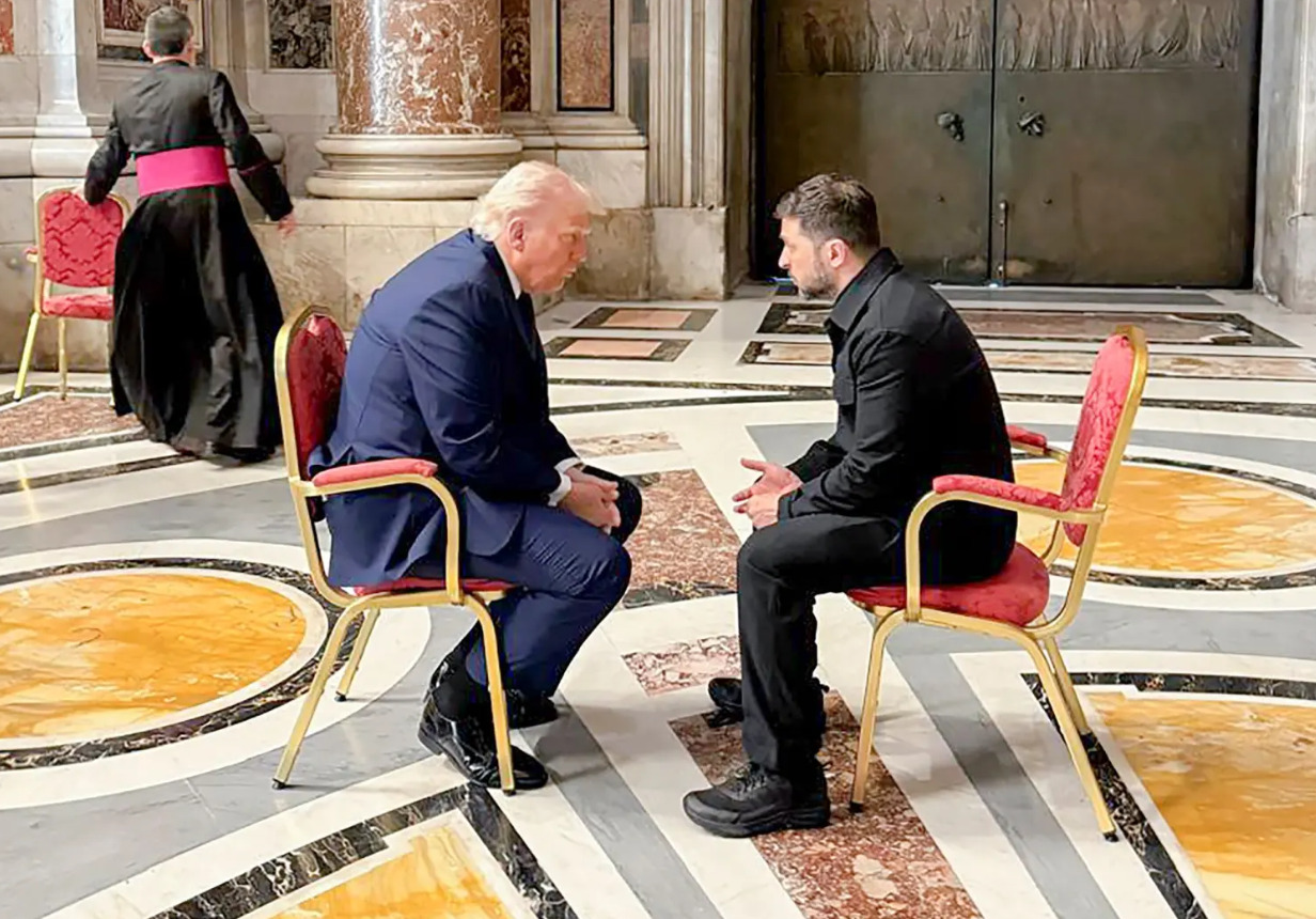 Trump in Vatican urges Zelensky to sign peace deal with Russia