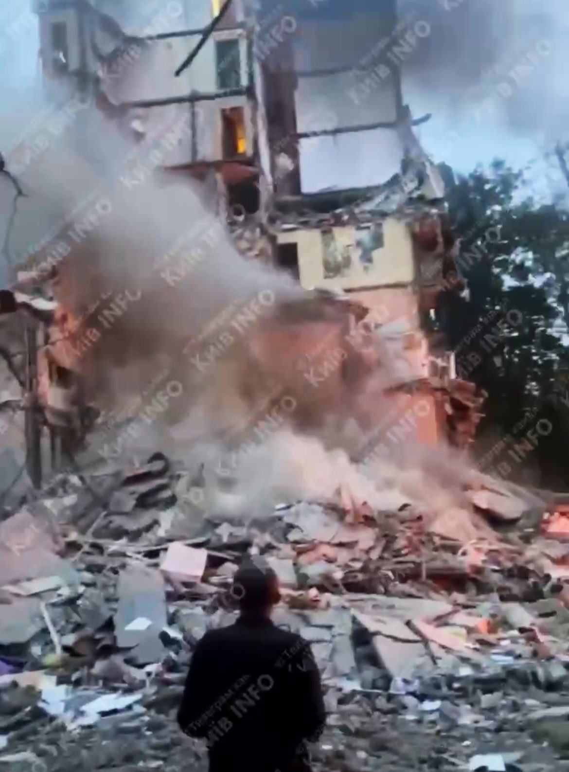 Russians destroy half a house in Kyiv