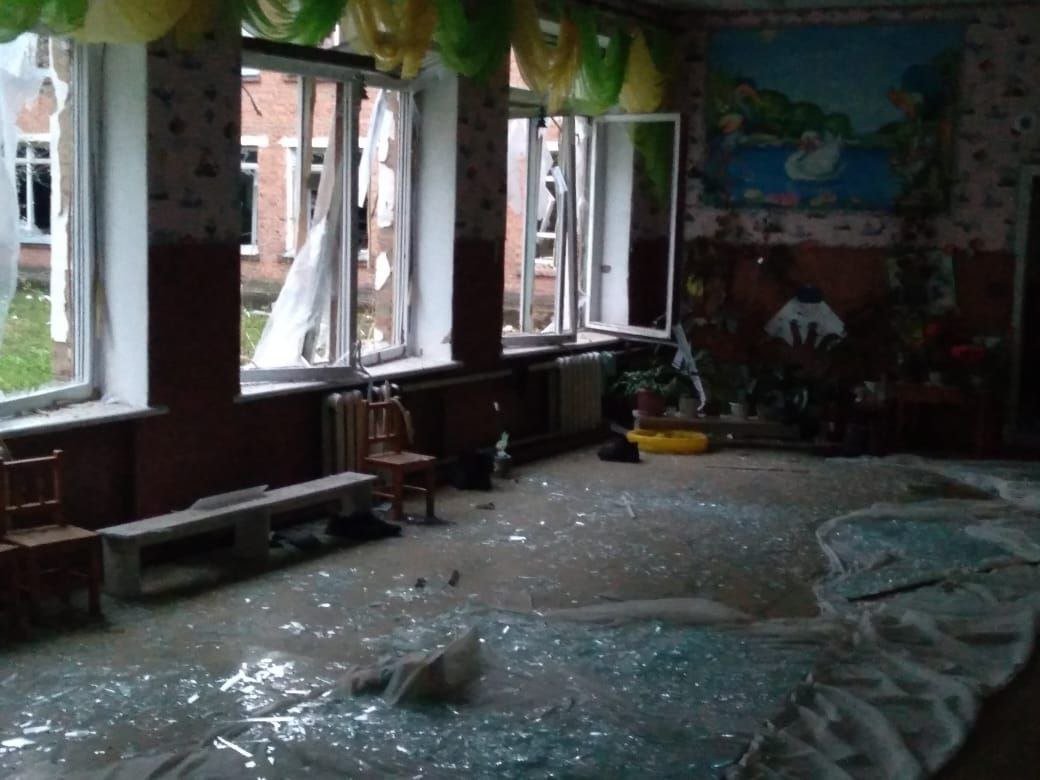 Russian forces strike school in Sumy Oblast, shell border areas