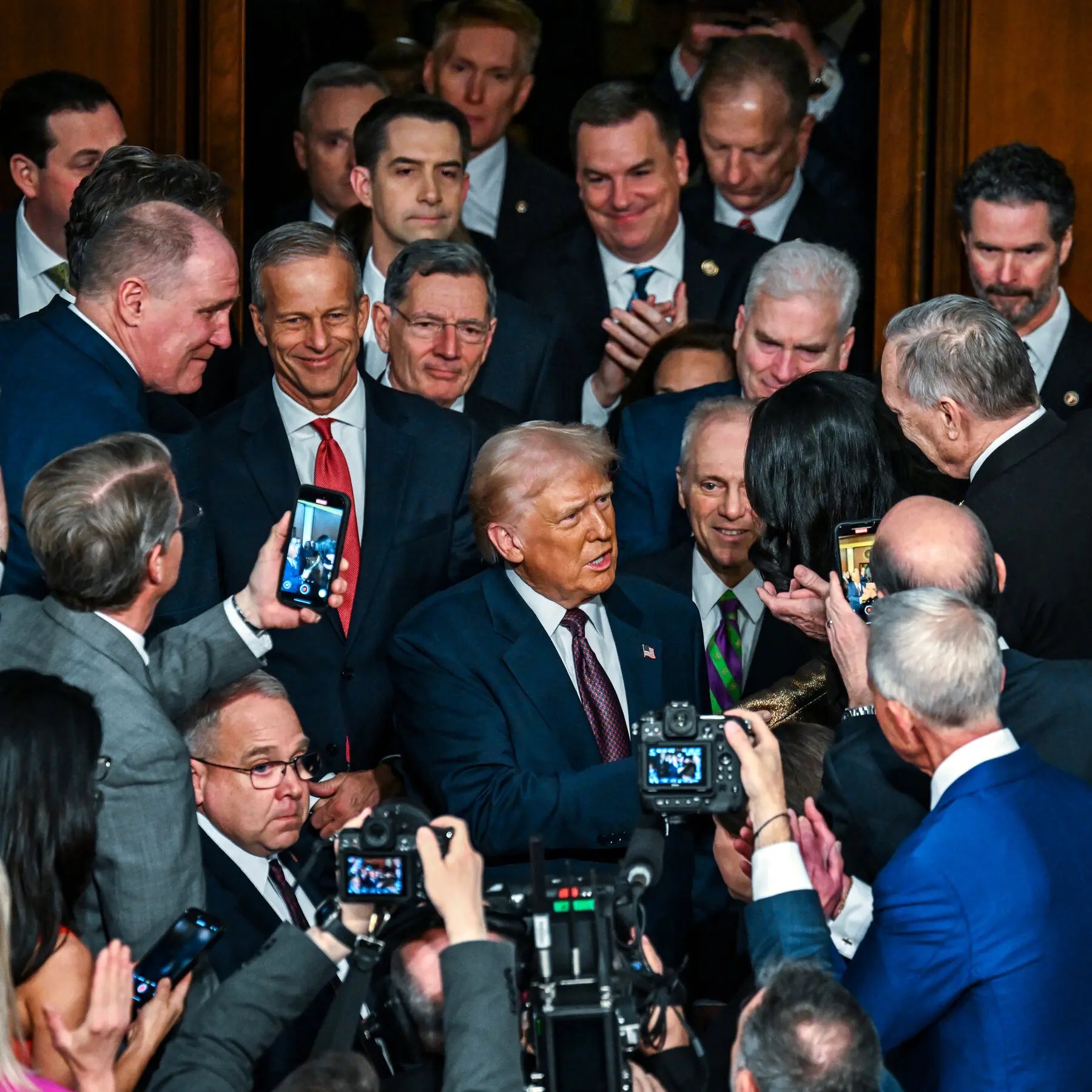 Trump maintains Ukraine weapon aid ban