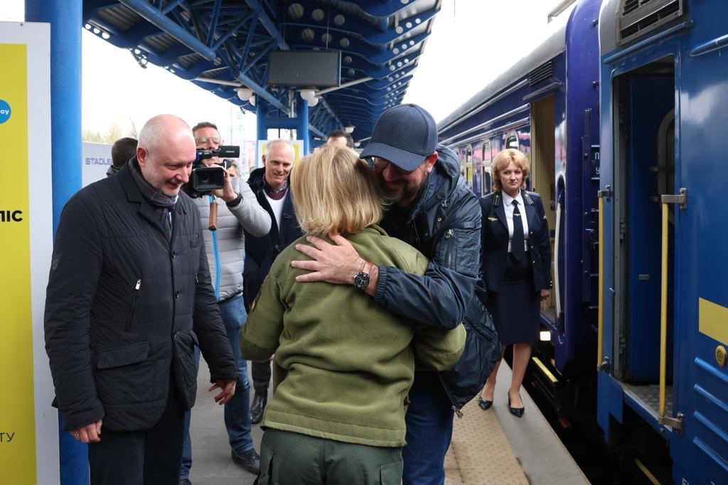 Charles Michel in Kyiv, train crew lady makes leaders’ visits possible.