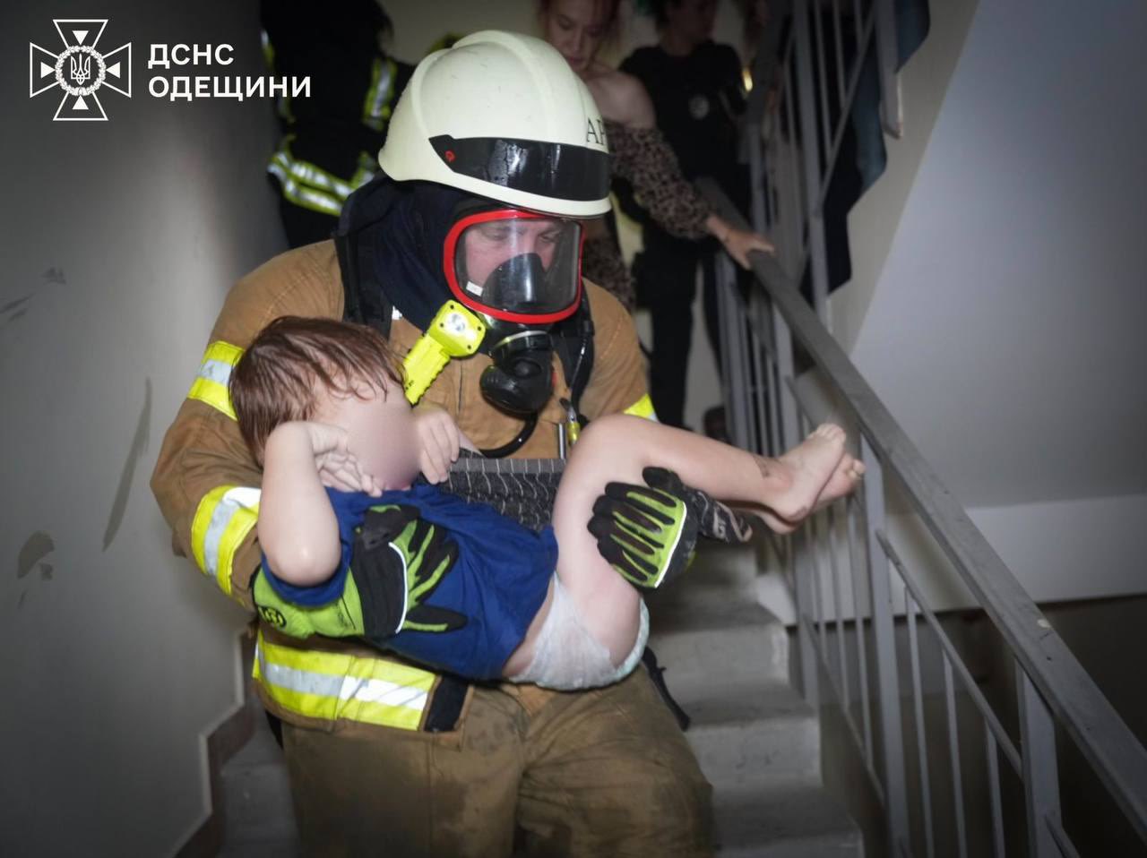 Russian strikes kill couple, injure children in Odesa