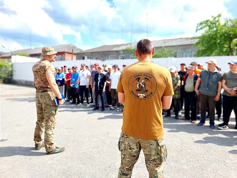 Ukrainian officer on war and convict mobilization
