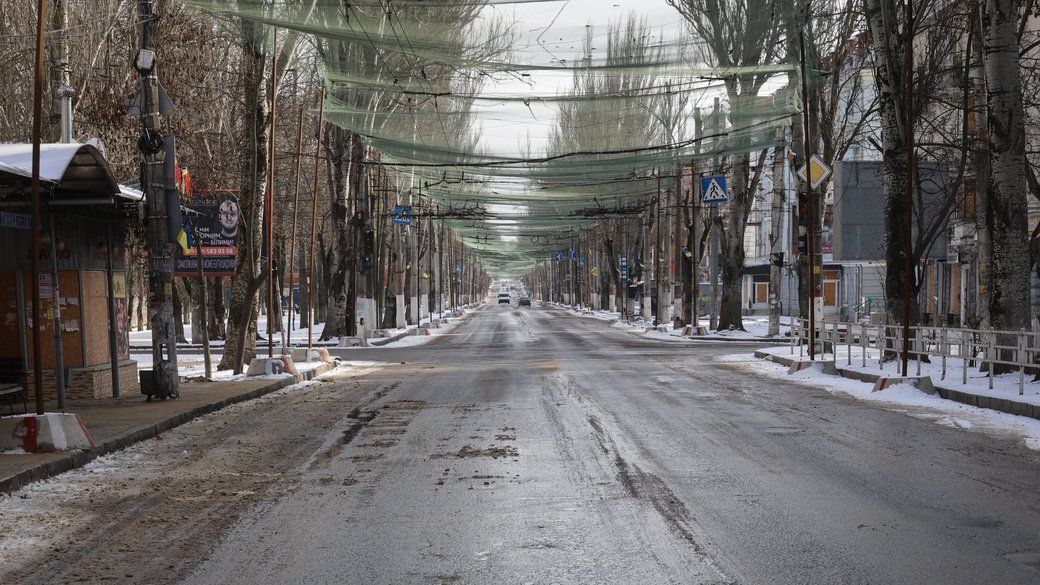 Russian attacks injure civilians in Kherson