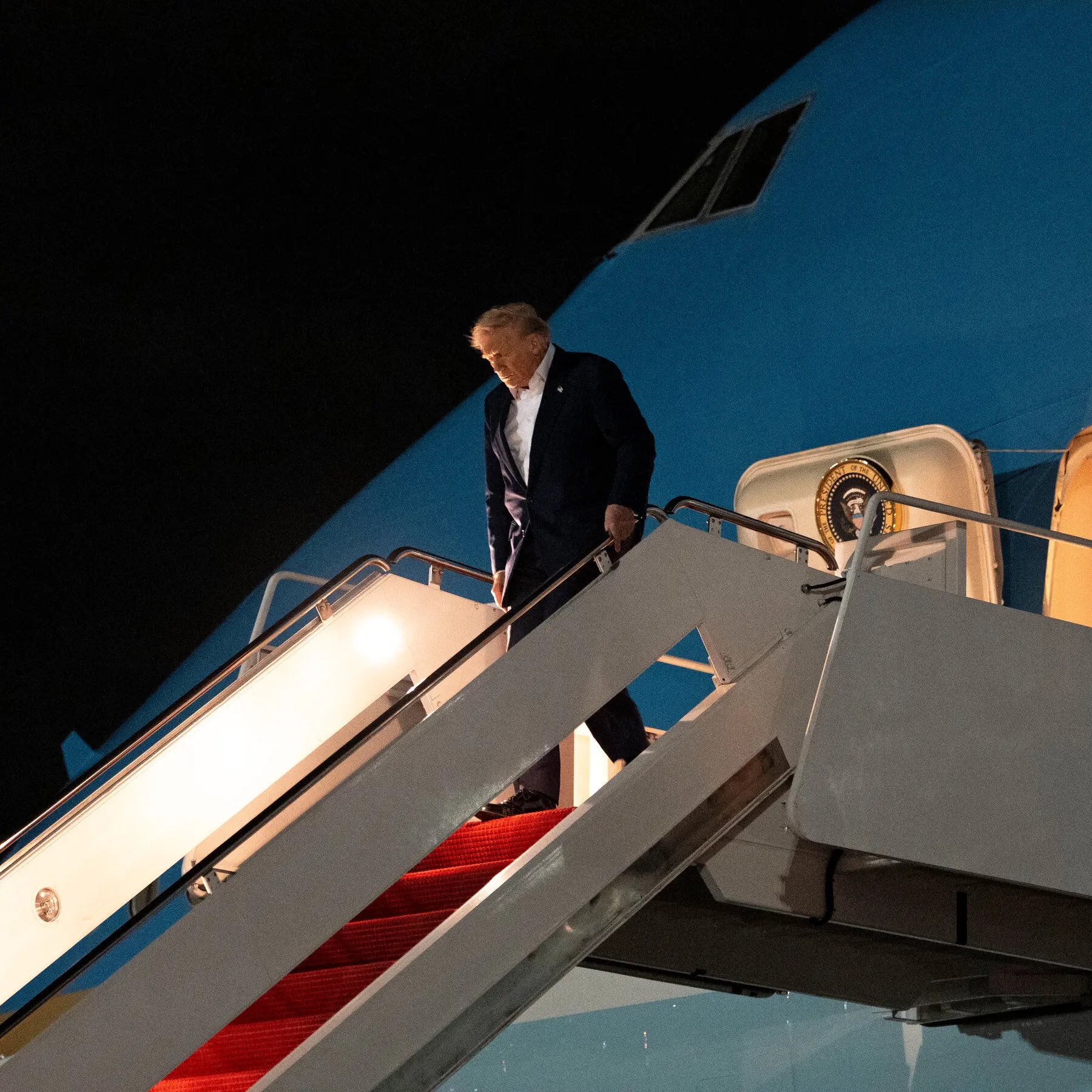 Trump Abandons Ukraine: NYT Report