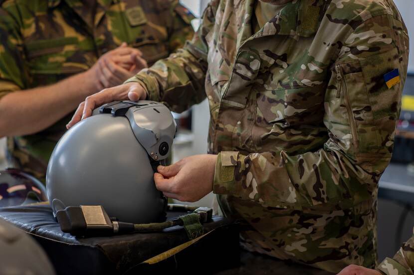 Ukrainian military completes F-16 maintenance training in Netherlands