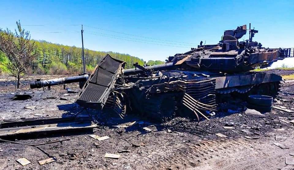 Beautifully Russian tanks in Ukraine look in this way