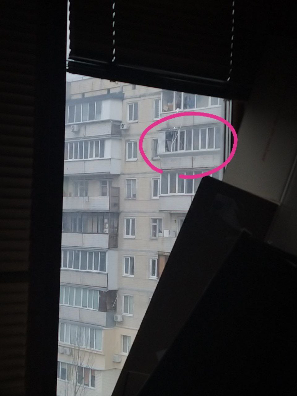 Russian tanks drive through courtyards in Obolon, Kyiv