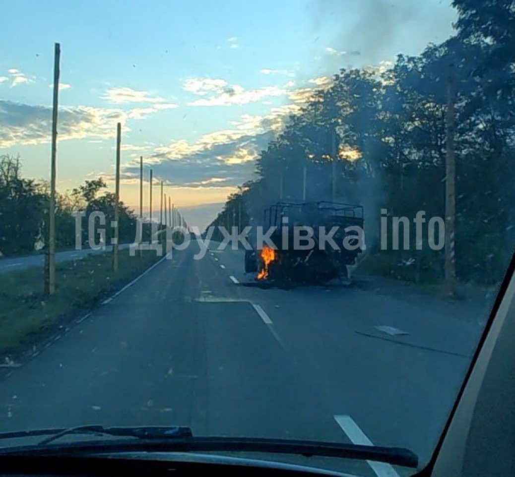 Hot Pokrovsk front: Russian FPV drone deadly strike on Druzhkivka highway.