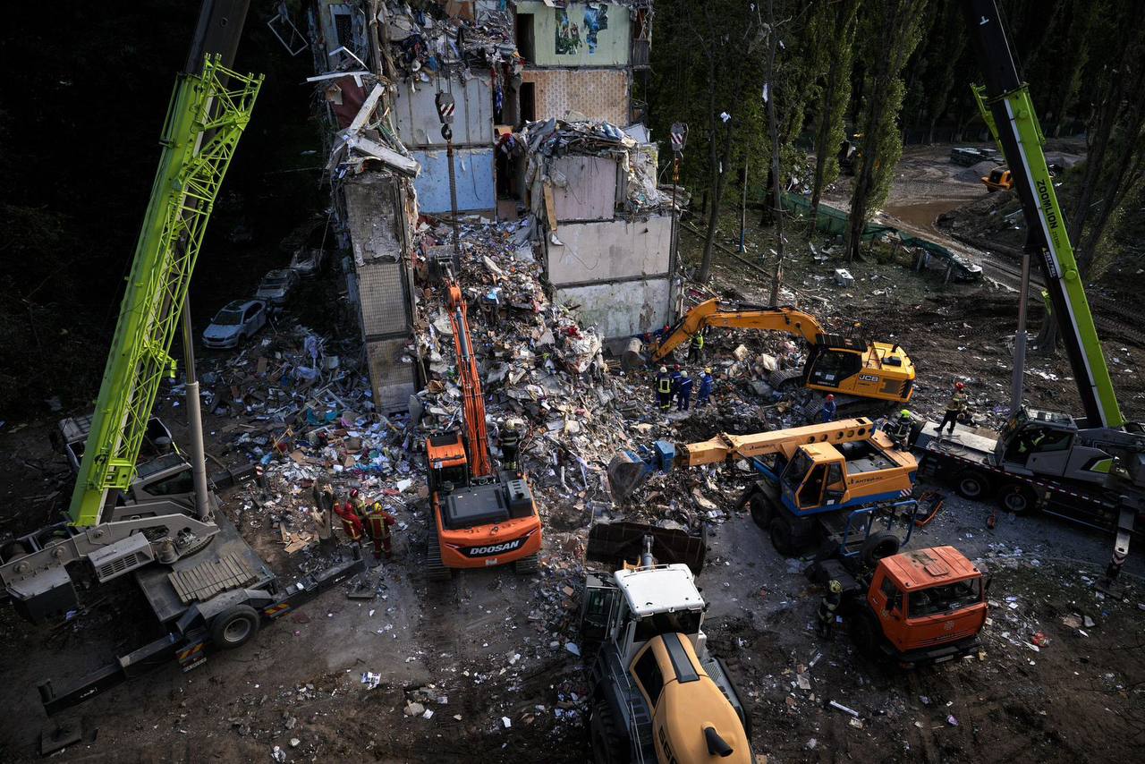 Upper floors rose, lower ones sank: direct Russian strike on Kyiv