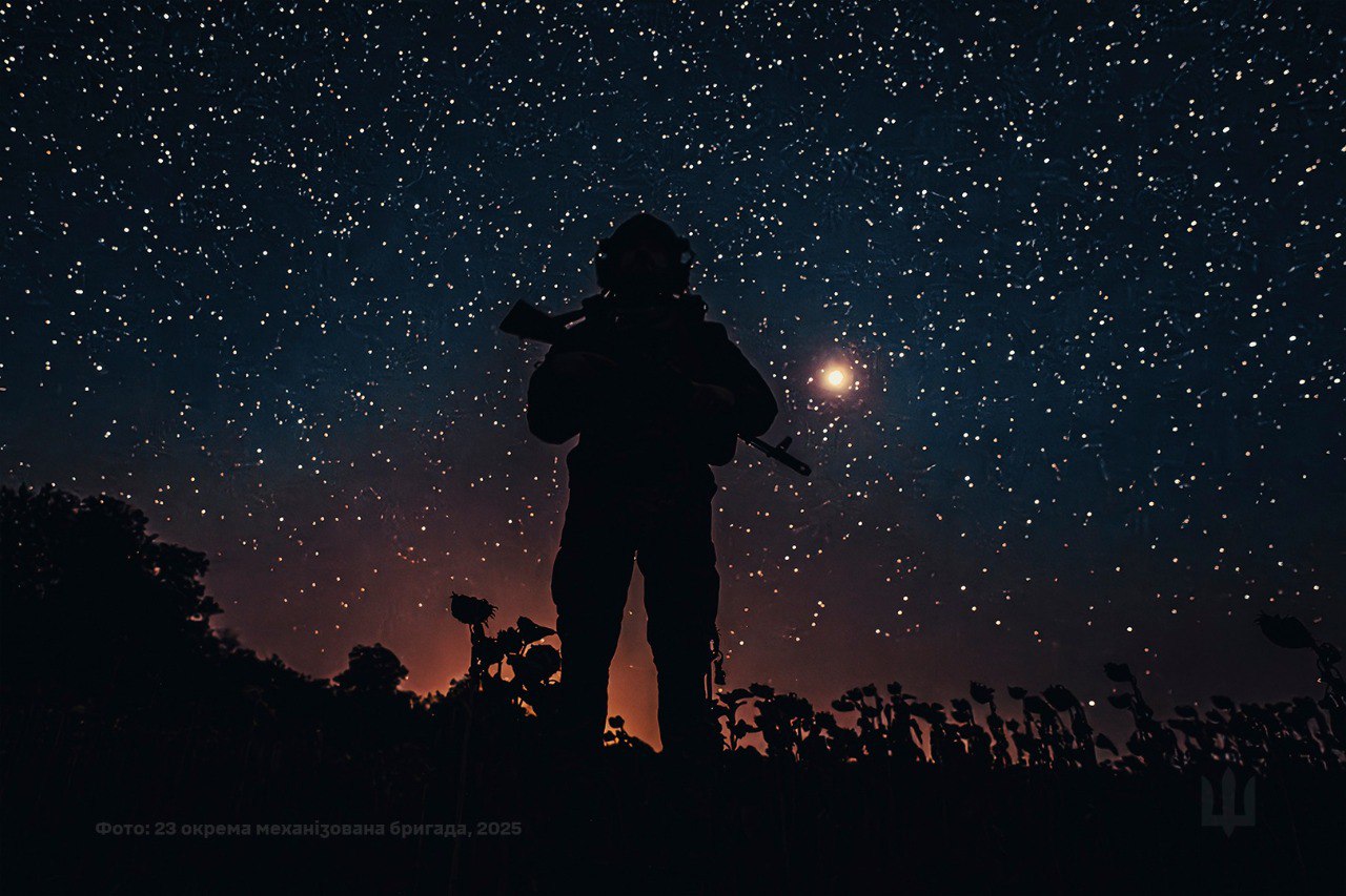 The starry sky and the Ukrainian defender ready for the mission