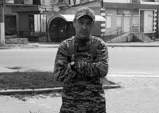 Hommage aux héros tombés au combat en Ukraine