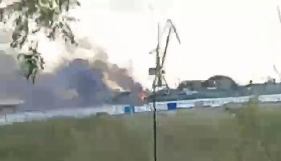 Explosions and fire in Skadovsk port area, Kherson region, due to missile strikes.