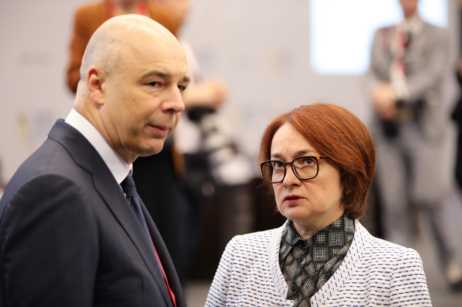 Ukraine’s strikes escalate, hitting Russian economy and bringing it closer to collapse
