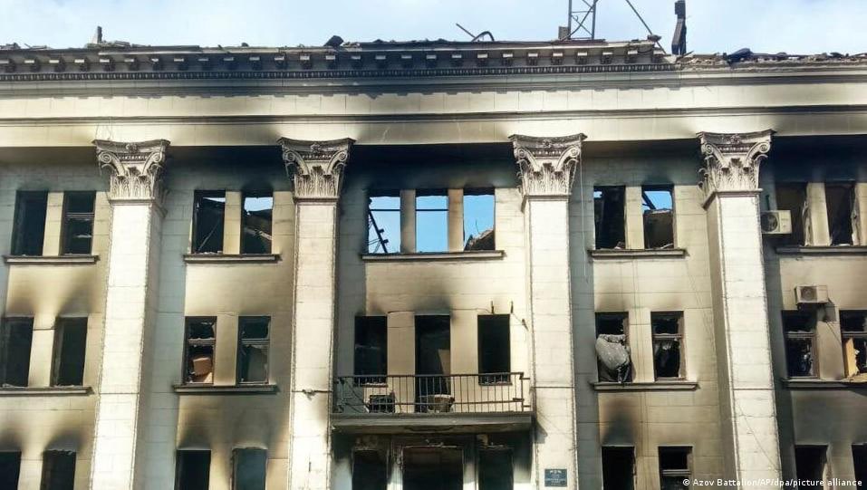 130 escape Mariupol theater bomb shelter; civilians trapped