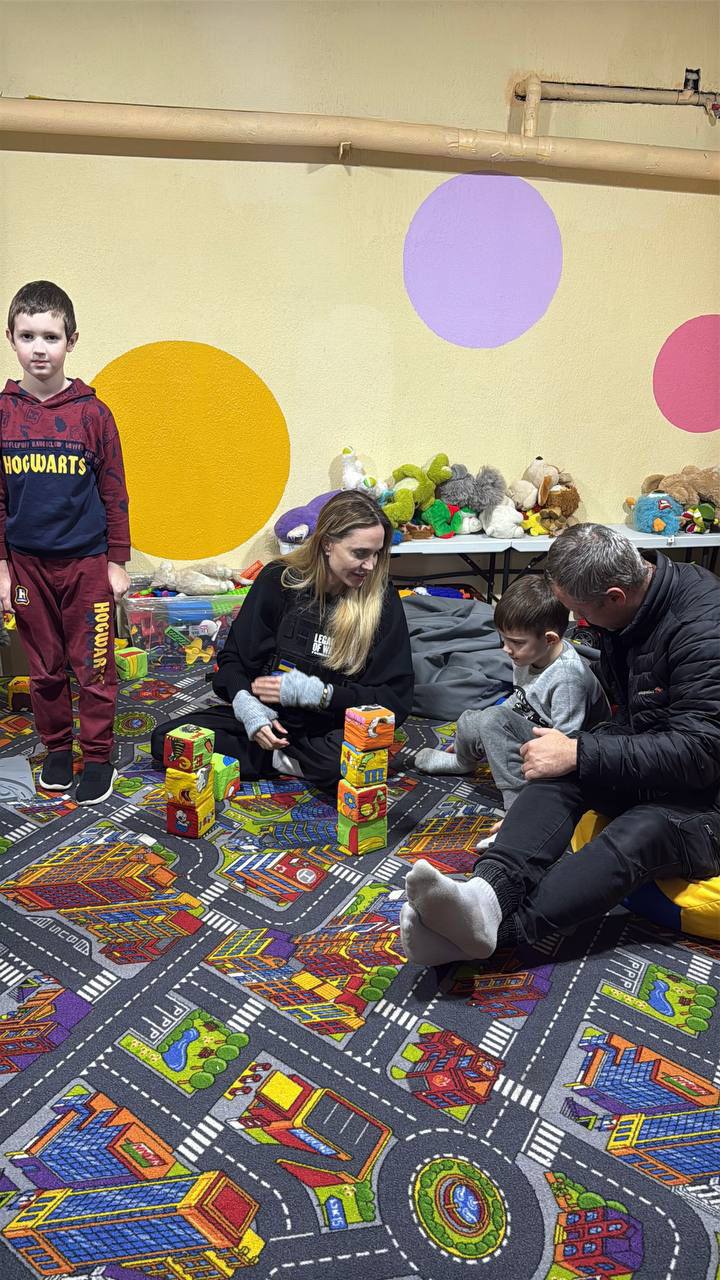 Angelina Jolie visits Kherson to help children