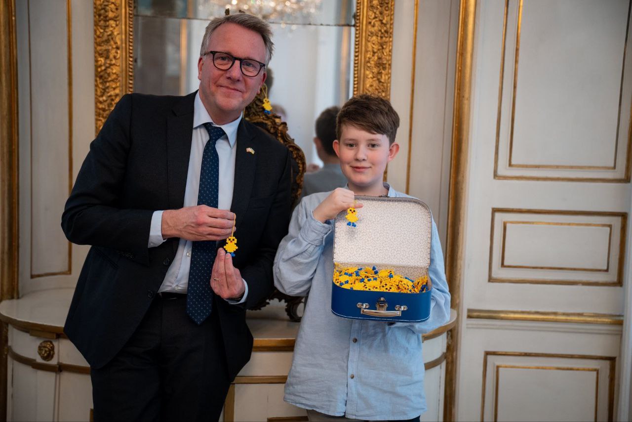 Danish boy raises €4,500 for Ukrainian children with handmade Easter decorations
