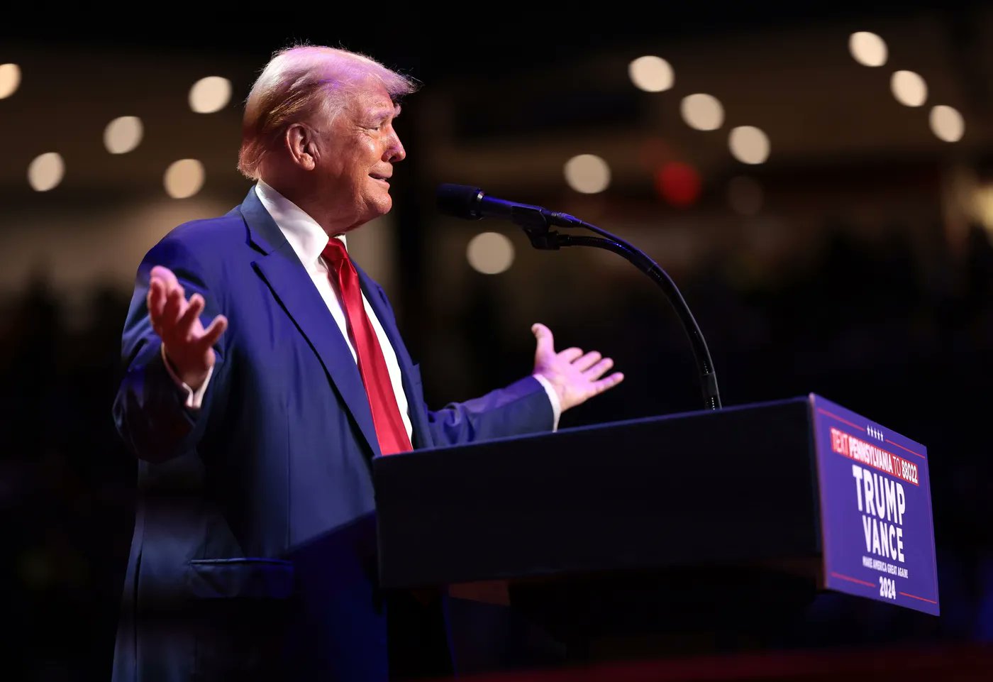 Trump calls Zelensky the best storyteller ever