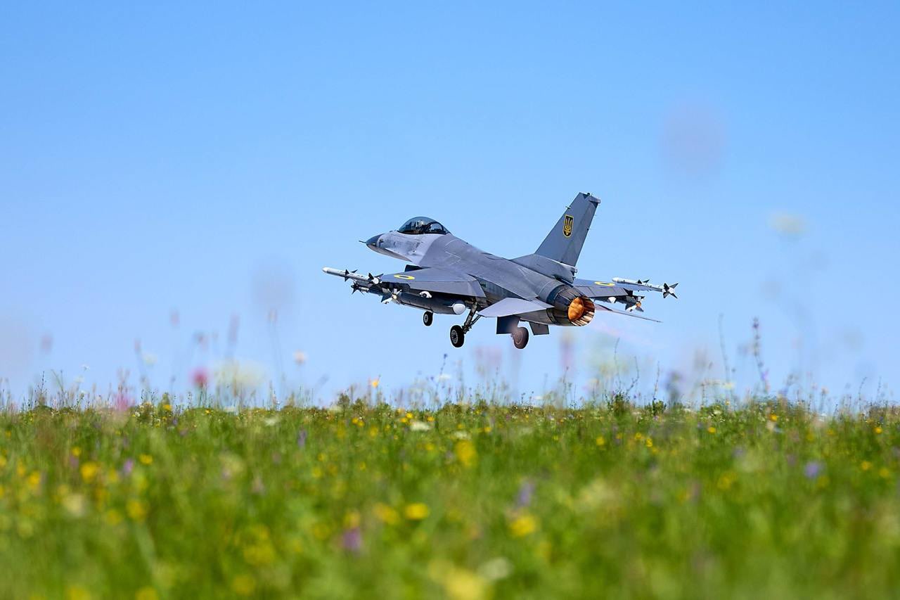 Premier cliché d’un F-16 en service avec l’UAF