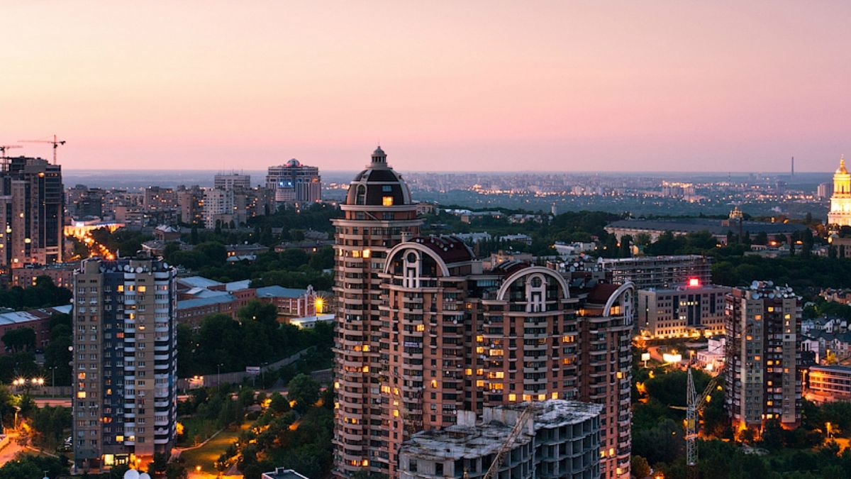 Missile attack: high-rise building damaged in Pecherskyi district