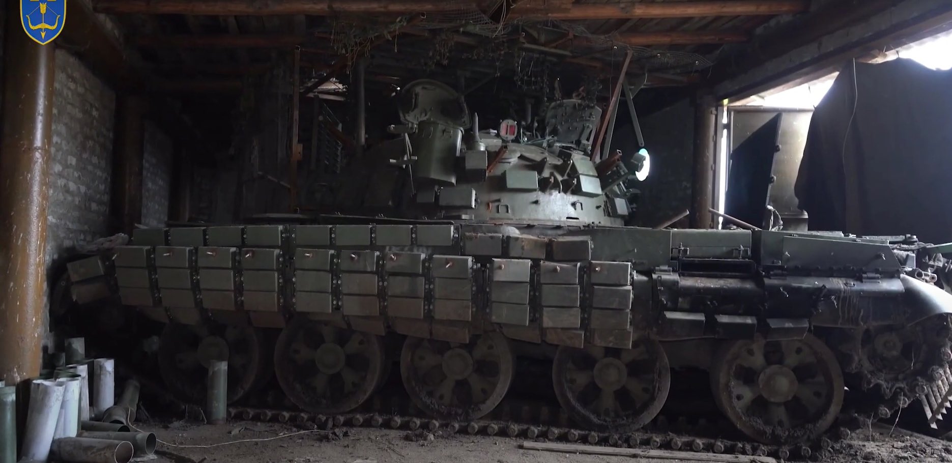 Ukrainian Soldiers Capture Russian T-62M Tank in Donetsk