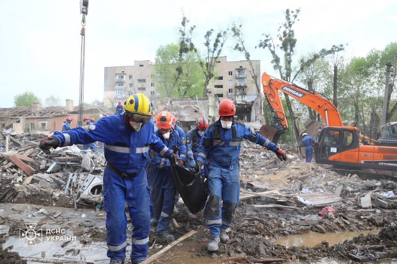 Kyiv bombing death toll rises to 10, 90 injured, rescue ongoing.