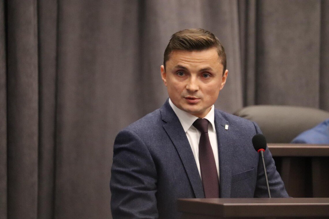 Former head sentenced to 9 years for bribe