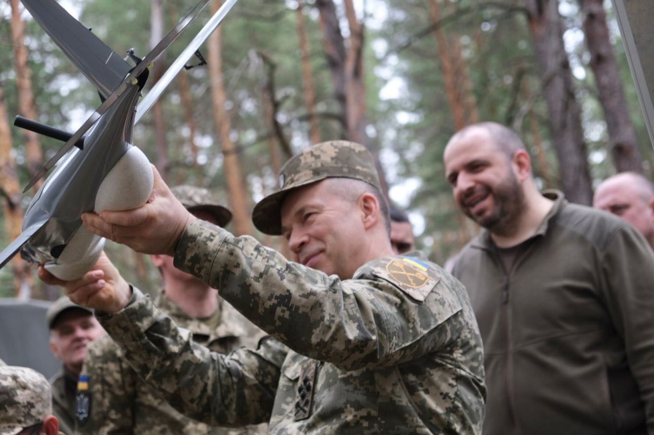 Ukraine’s top military officials inspect new drones and robotic complexes