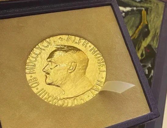 Russia’s Novaya Gazeta and editor donate Nobel medal