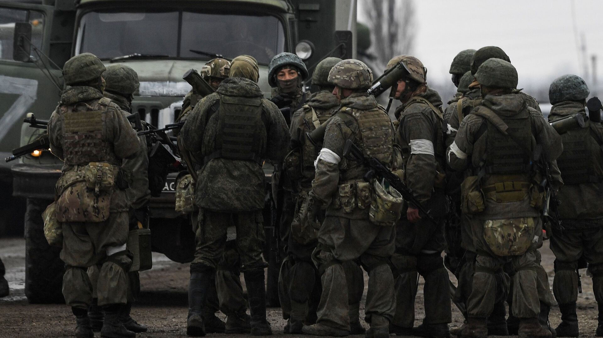 Russian soldiers report minimal equipment, scavenging, and high casualty infiltration missions.