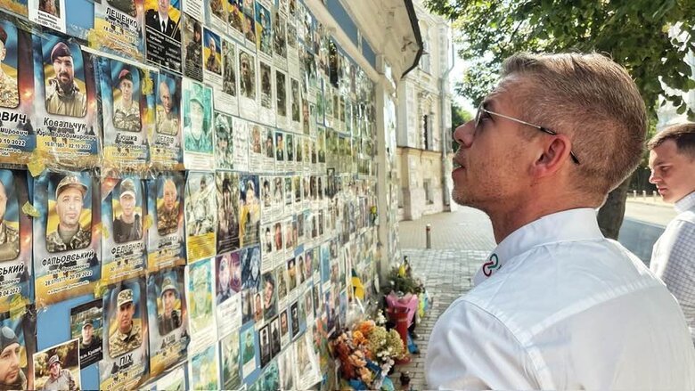 Orbán’s main opponent arrives in Kyiv