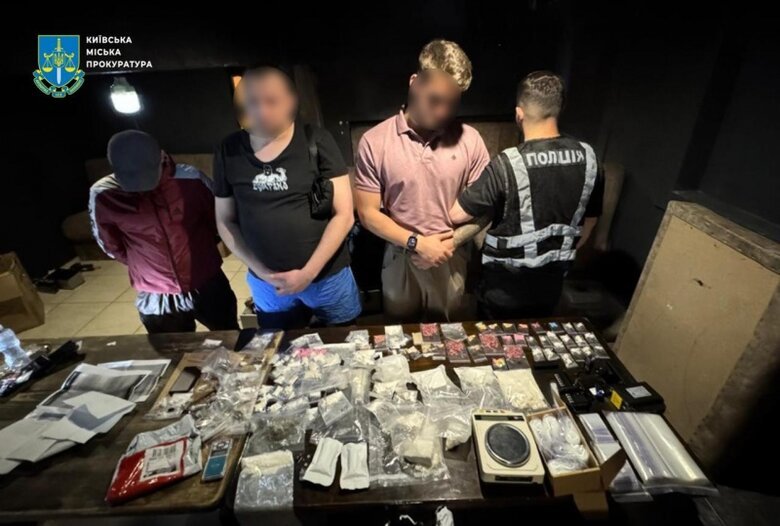 Drug couriers caught hiding narcotics in audio speakers in Kyiv