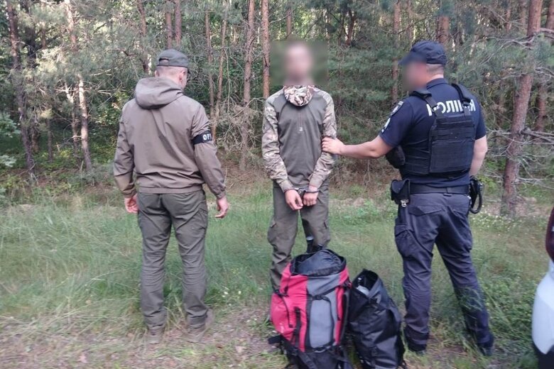 Kyiv resident with knife detained in Zhytomyr region while trying to flee abroad