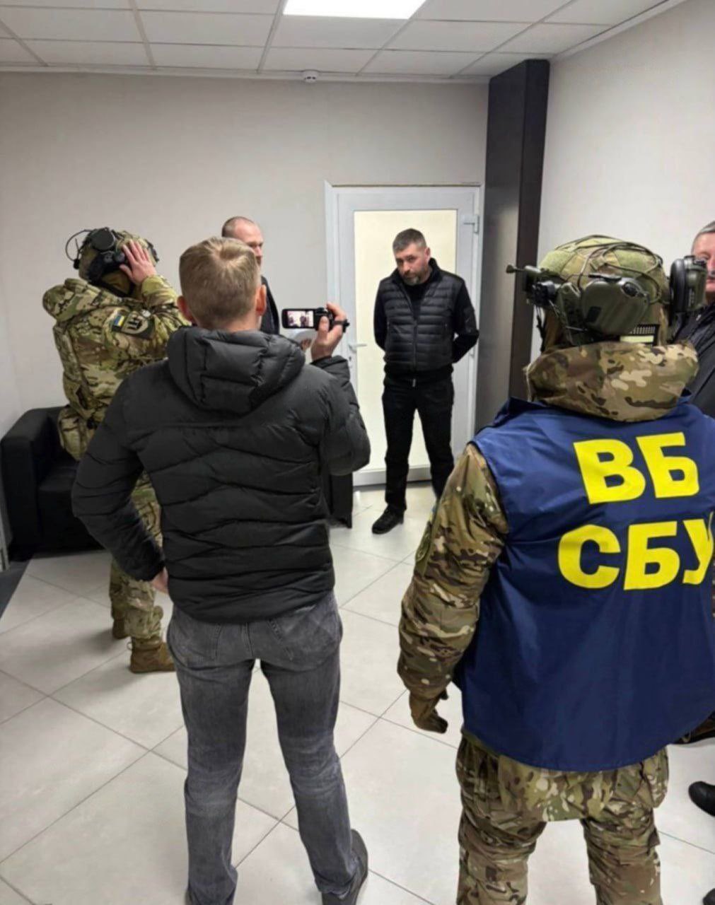 SBU detains Air Force logistics commander on bribe